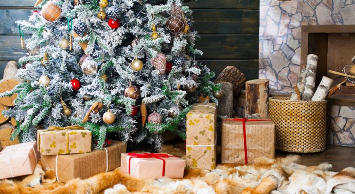 5 astuces déco pour sublimer son sapin de Noël en famille